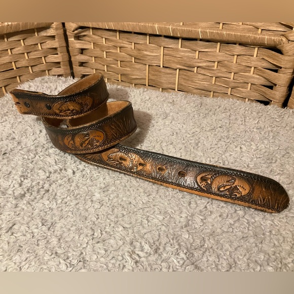 🎣 VNTG Bass Pro Leather Belt - Picture 3 of 7